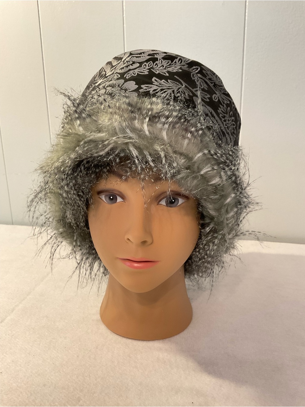Allee Faux Fur Trim Winter Cloche Hat - Gray